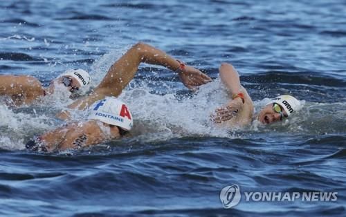 후쿠오카 세계선수권 오픈워터에서 역영을 펼치는 선수들