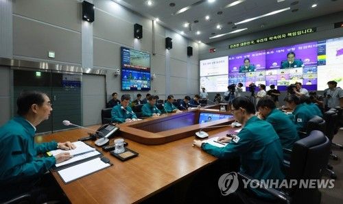 호우 대처 상황 점검회의 주재하는 한덕수 총리