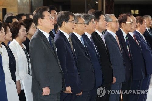 제헌절 경축식에 모인 정부 요인들