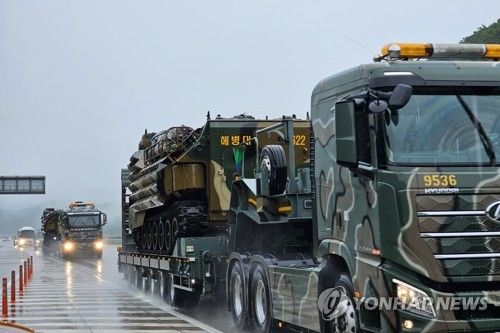 실종자 수색에 투입될 장갑차