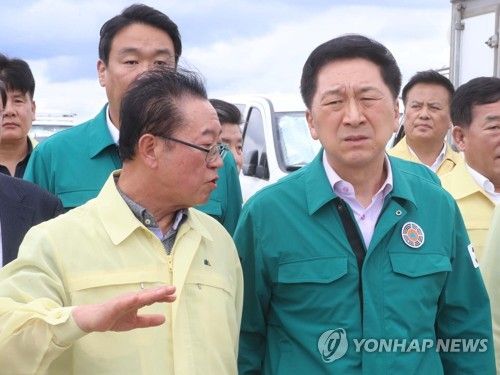 오송 지하차도 침수 사고 현장 찾은 김기현 대표