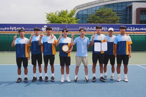 남자부 우승 순천향대 선수단. 