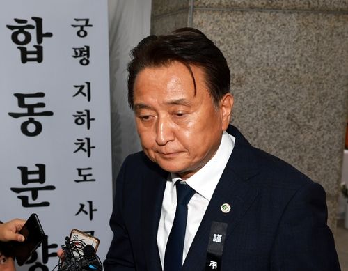 오송 지하차도 관련 합동분향소 찾은 김영환 충북지사