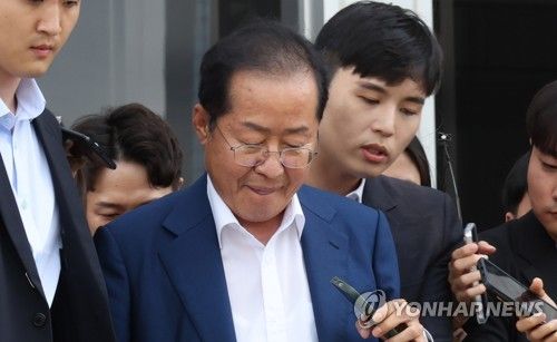 윤재옥 원내대표와 면담 마치고 기자 질문받는 홍준표 대구시장