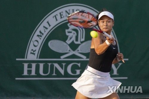 장솨이와 경기하는 토스