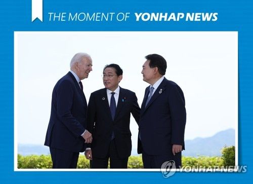 [모멘트] 환담하는 한미일 정상