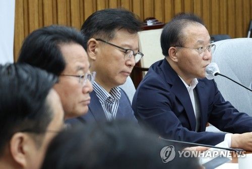 발언하는 윤재옥 원내대표