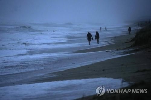 허리케인 접근한 미 플로리다 해변