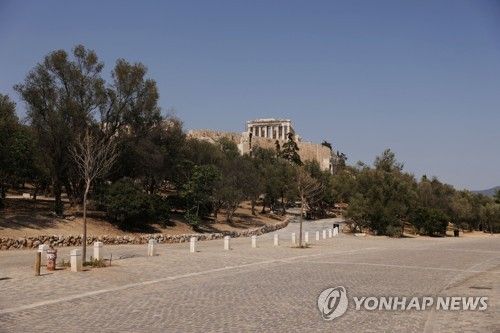 불볕더위에 낮 시간대 관광 금지된 아크로폴리스 