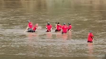 수중 수색하는 해병대