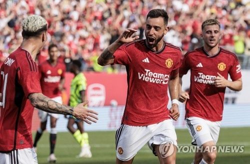 득점 세리머니를 펼치는 맨유의 브루노 페르난드스