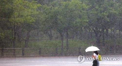 구멍난 하늘에서 내리는 수억개의 빗방울