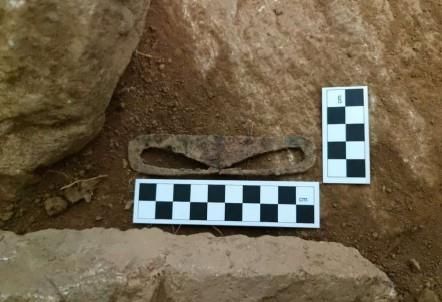 건지산 봉수터에서 발견된 화철