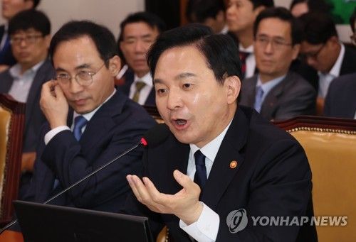 답변하는 원희룡 국토교통부 장관