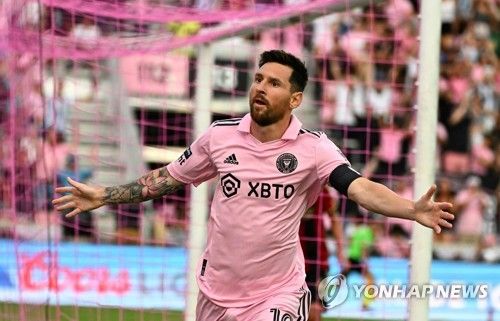 메시의 선제 결승골 세리머니