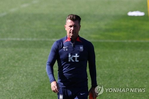 모로코전 대비 훈련 지도하는 벨 감독