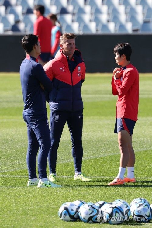 '감독과 주장의 대화'