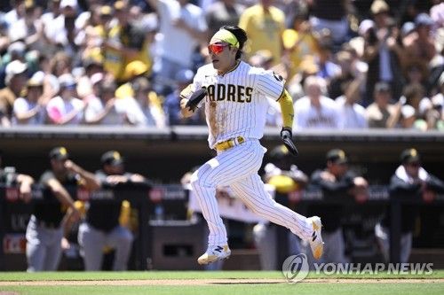 전력 질주하는 김하성