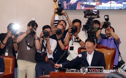 법사위 진행하는 김도읍 위원장