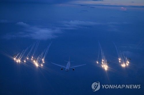 조포 대신 플레어 발사…국군전사자에 예우