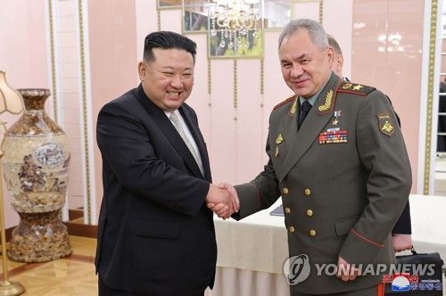북한 김정은, 러시아 국방장관 접견