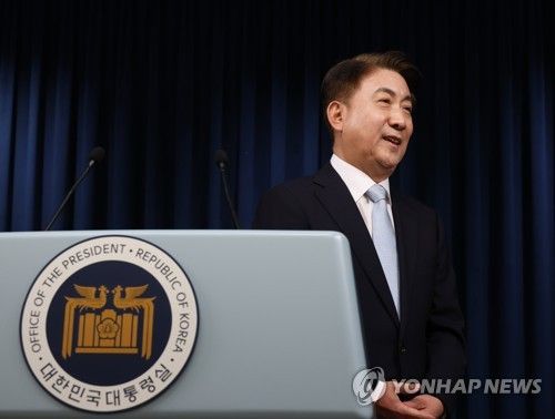 밝은 표정의 이동관 방송통신위원장 후보자