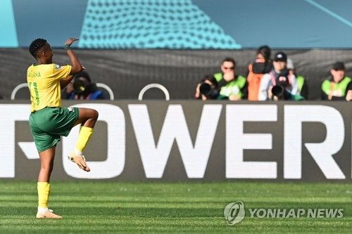 남아공 템비 카틀라나의 골 세리머니