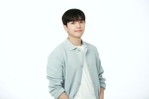 가수 겸 배우 김명수