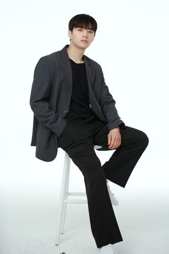 가수 겸 배우 김명수