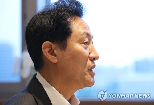 인터뷰하는 오세훈 서울시장