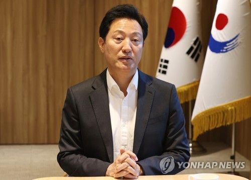 연합뉴스와 인터뷰하는 오세훈 서울시장