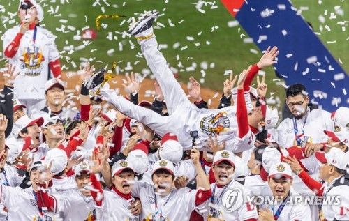 김원형 감독 헹가래