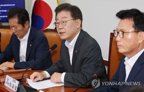 최고위 회의 하는 이재명 대표