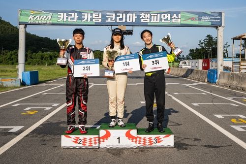 노비스 클래스에서 우승한 신가원(가운데)