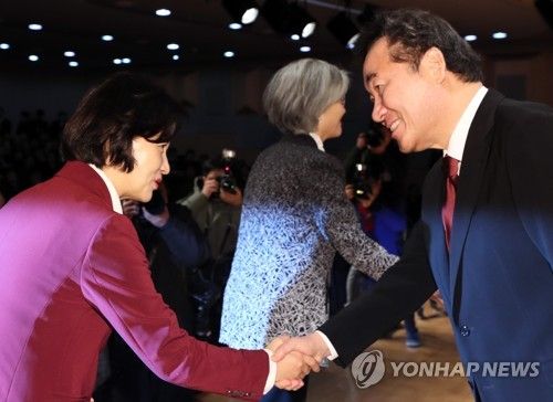 추미애 전 법무부 장관(왼쪽)과 이낙연 전 더불어민주당 대표(오른쪽) [연합뉴스 자료사진]