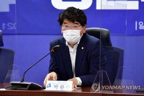 검찰 '보좌관 성추행' 박완주 의원 불구속 기소