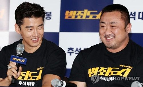 '범죄도시' 1편 주연 배우 윤계상(왼쪽)과 마동석