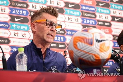 월드컵 최종 명단 발표하는 벨 감독