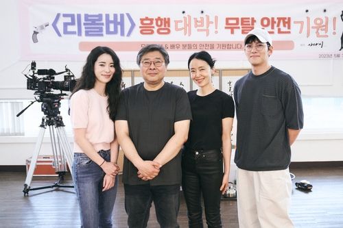영화 '리볼버' 대본 리딩 현장