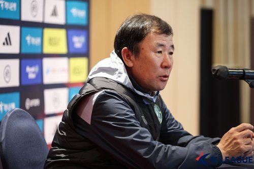 기자회견 하는 K리그2 안산 임종헌 전 감독