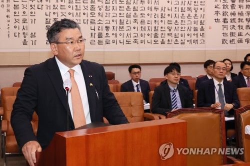 답변하는 유병호 감사원 사무총장