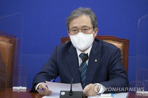 발언하는 송기헌