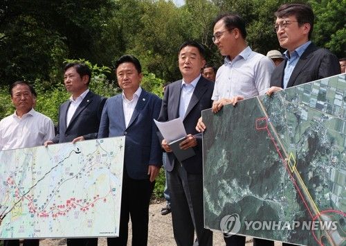 서울-양평 고속도로 특혜 의혹 현장 방문한 민주당