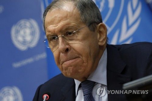 2023년 4월 유엔 안보리 회의 후 기자회견을 하는 세르게이 라브로프 러시아 외교장관