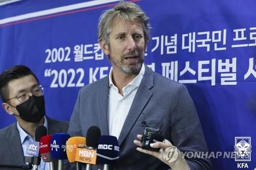 지난해 6월 한국을 방문한 판데르사르