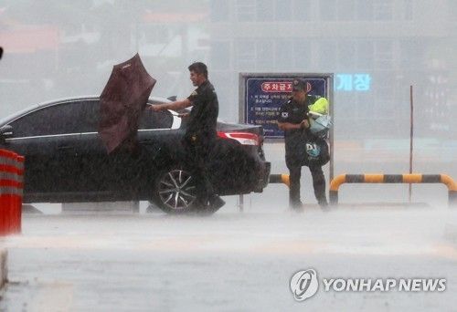 여수에 강한 비바람
