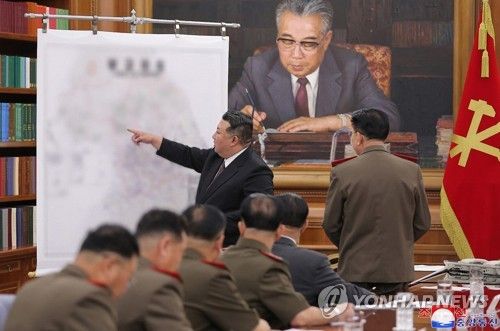 김정은 "전쟁 준비 더 공세적으로"…북 중앙군사위 개최