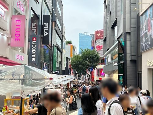 (서울=연합뉴스) 최윤선 기자 = 11일 서울 중구 명동 거리 모습. 2023.08.12. ysc@yna.co.kr