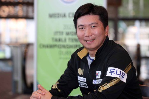 인터뷰하는 유승민 대한탁구협회장 겸 IOC 선수위원 