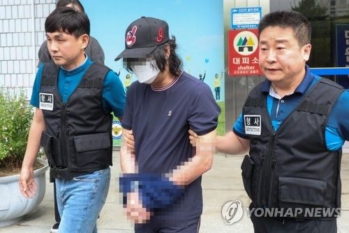 '층간 누수 문제로 살해·방화' 정모씨, 검찰 송치